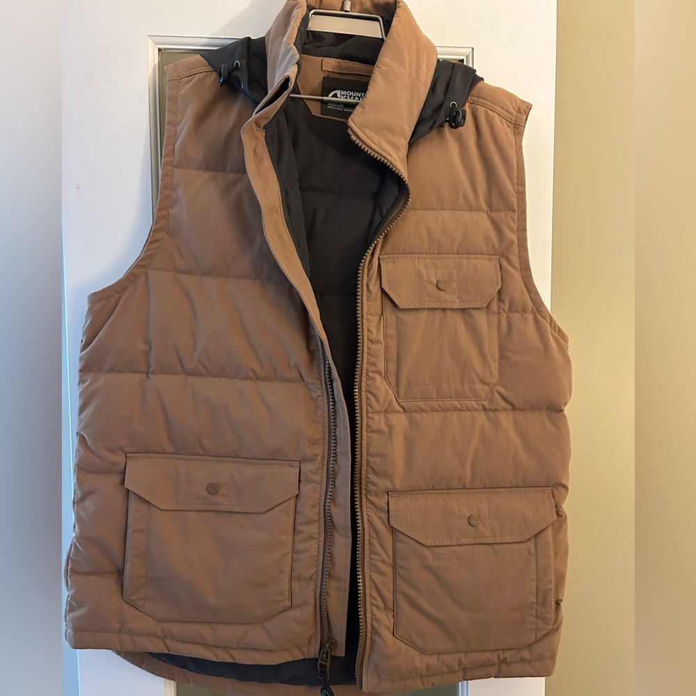 Mountain Khakis men’s hooded puffer vest. Sz. M. Excellent condition